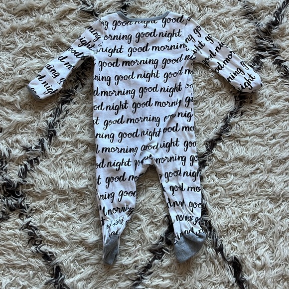 ZIPS FROM THE BOTTOM! - Picture 5 of 6